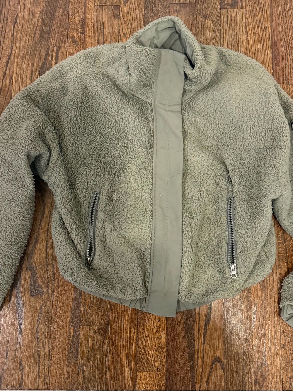 Vuori Plush Faux-Sherpa cropped Jacket in Sage Green